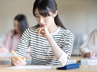 �������͎�